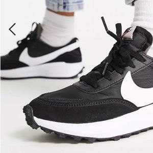 NEW IN BOX: Nike Waffle Debut sneakers in black and white size 7.5